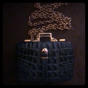 Retta Wolf Ligator Clutch